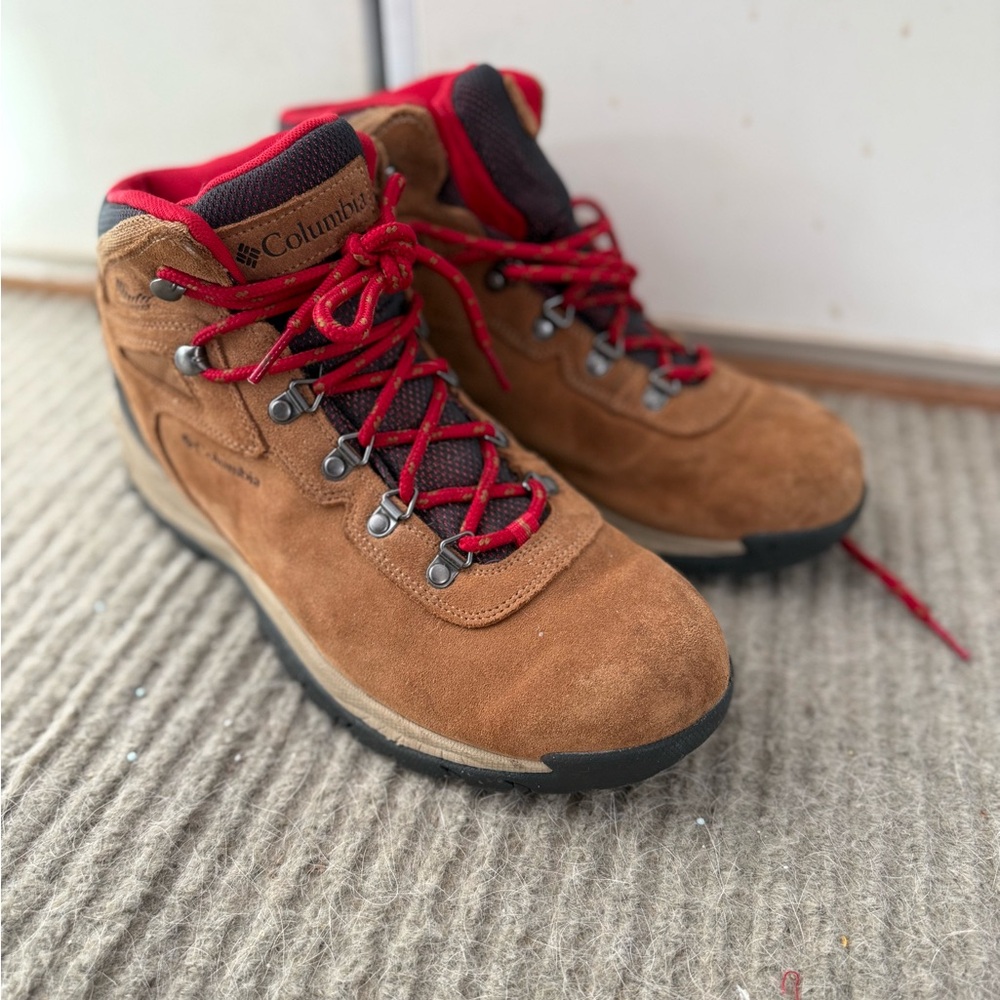 Columbia Tan Boots with Red Highlights